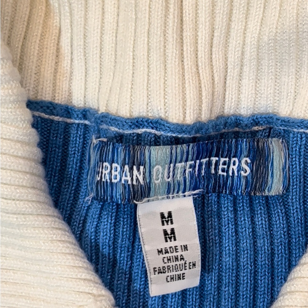 Urban Outfitters Women’s 1/2 Zip Polo Sweater Size Medium - Picture 6 of 9